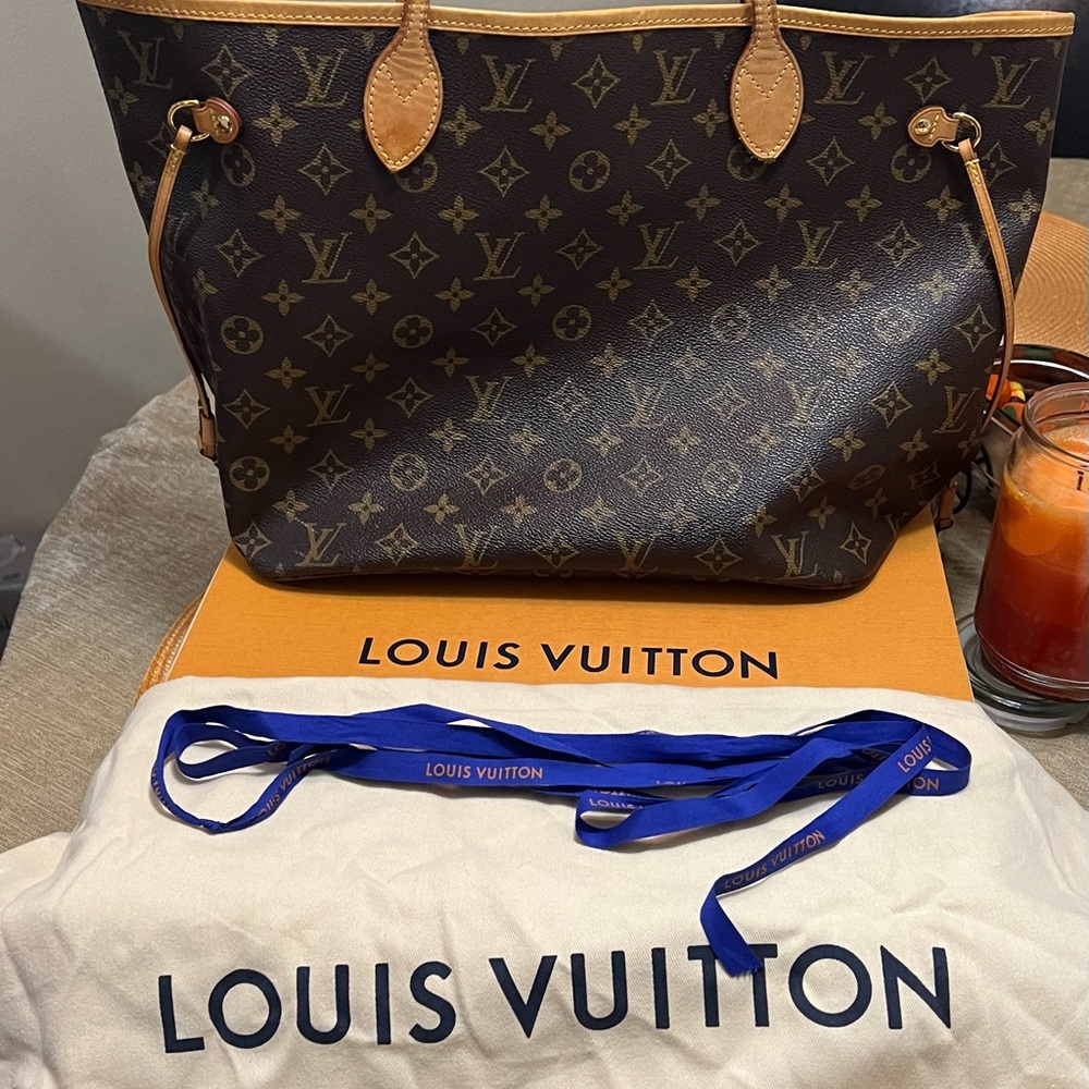 AUTHENTIC 2017 LV Neverfull MM Comes with box, dust bag, ribbon and gift receipt